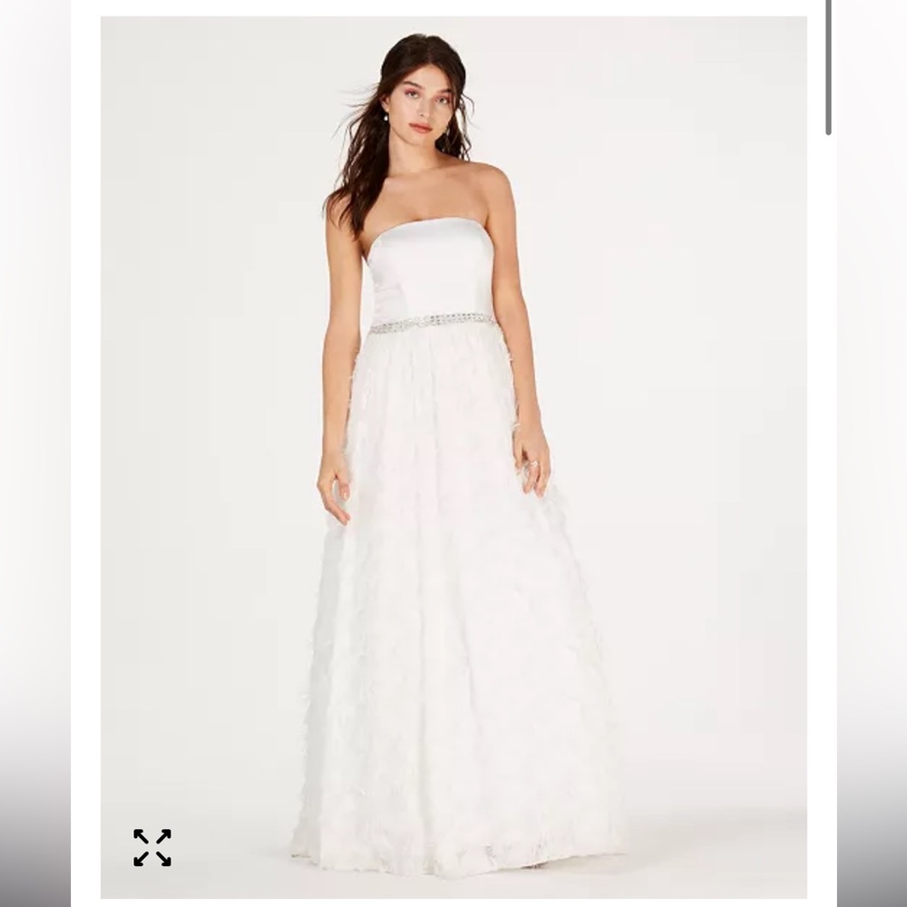 Say Yes to the Prom strapless formal dress Juniors' white Faux-Feather Gown Sz 5